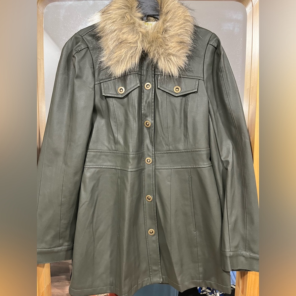 Pleather coat / 00